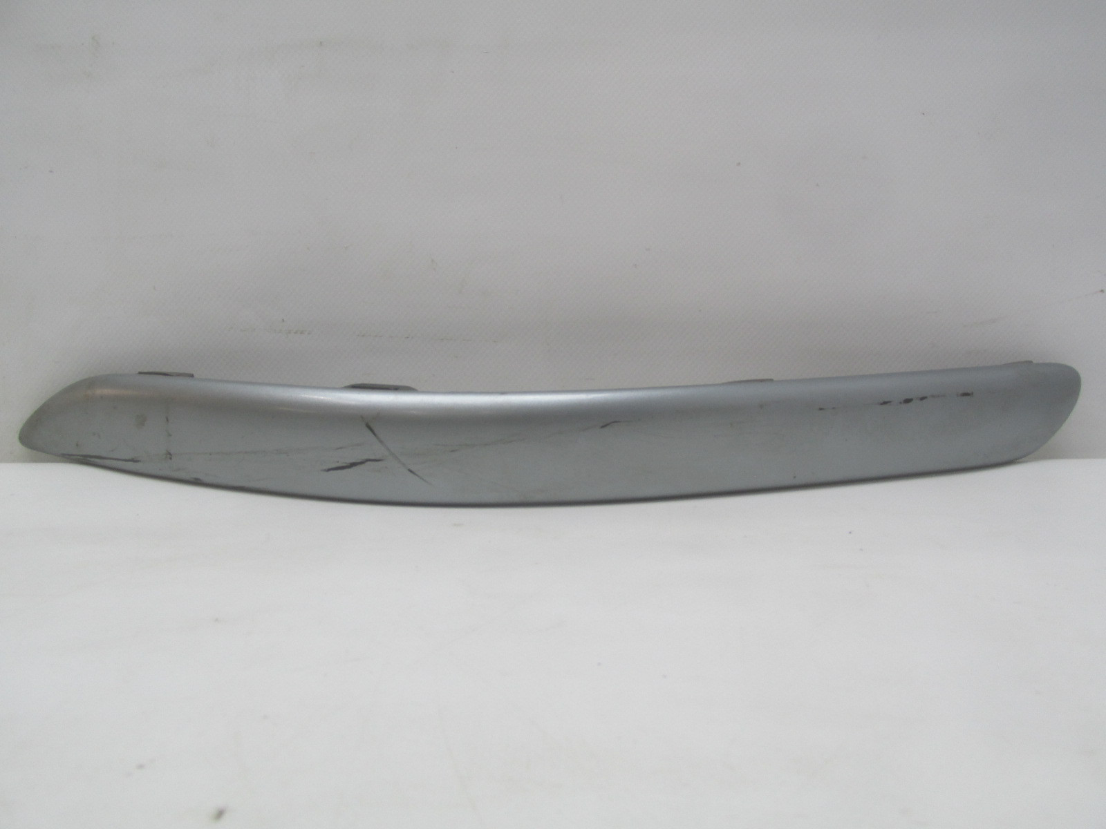 Накладка переднего бампера Toyota Avensis II 2003-2008