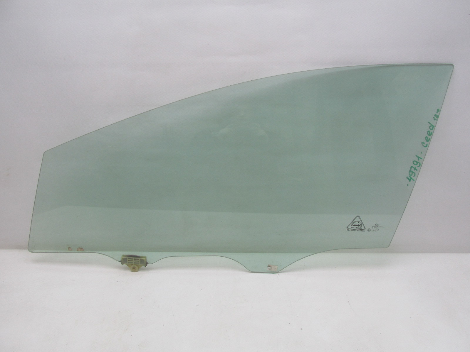 Стекло двери передней левой Kia Ceed 2012-2018