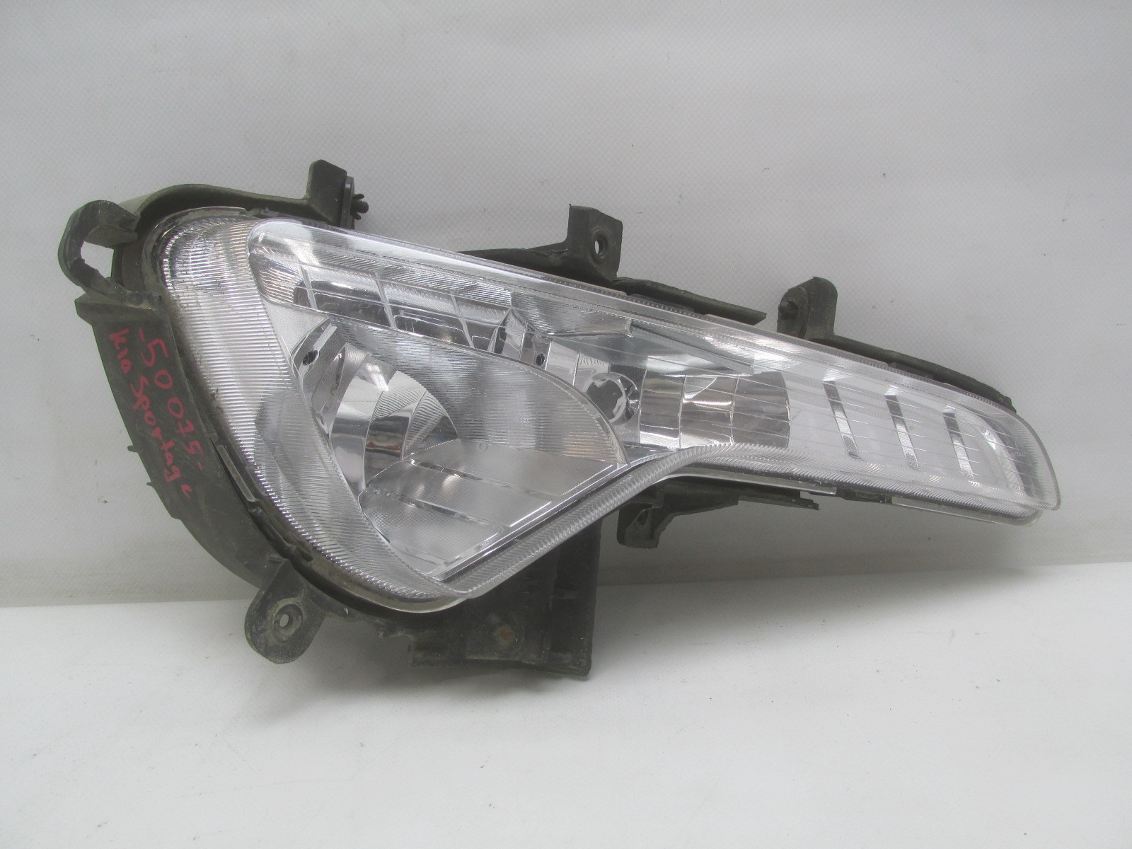Фара противотуманная правая Kia Sportage 2010-2015