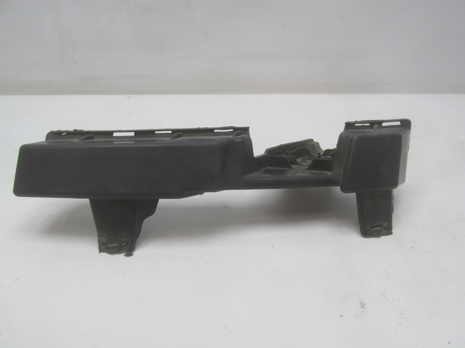 Кронштейн форсунки омывателя фар Land Rover Range Rover IV 2013>