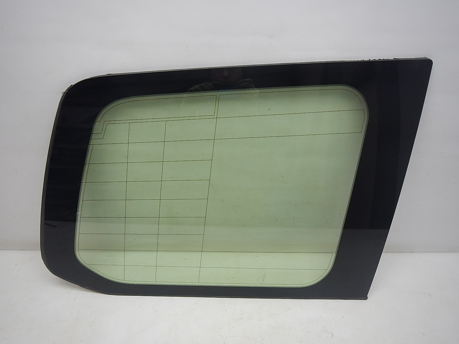 Стекло кузовное глухое правое Toyota Land Cruiser (200) 2008>