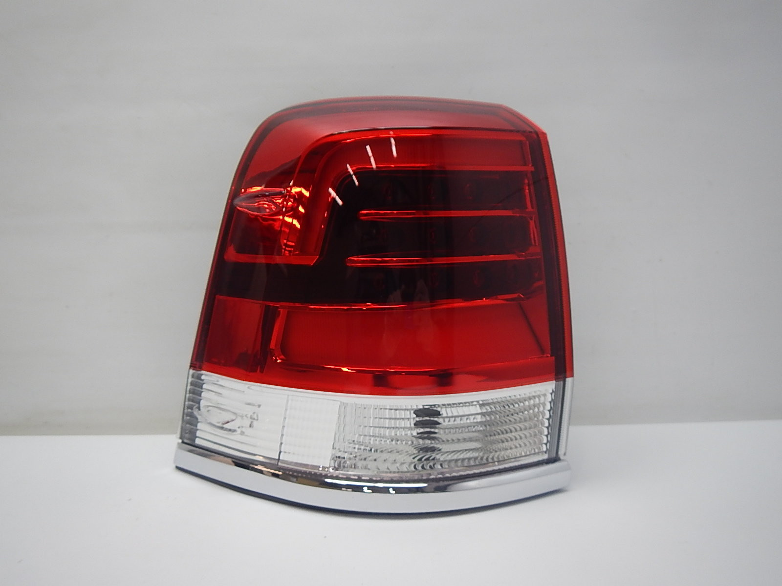 Фонарь задний наружный левый Toyota Land Cruiser (200) 2008>