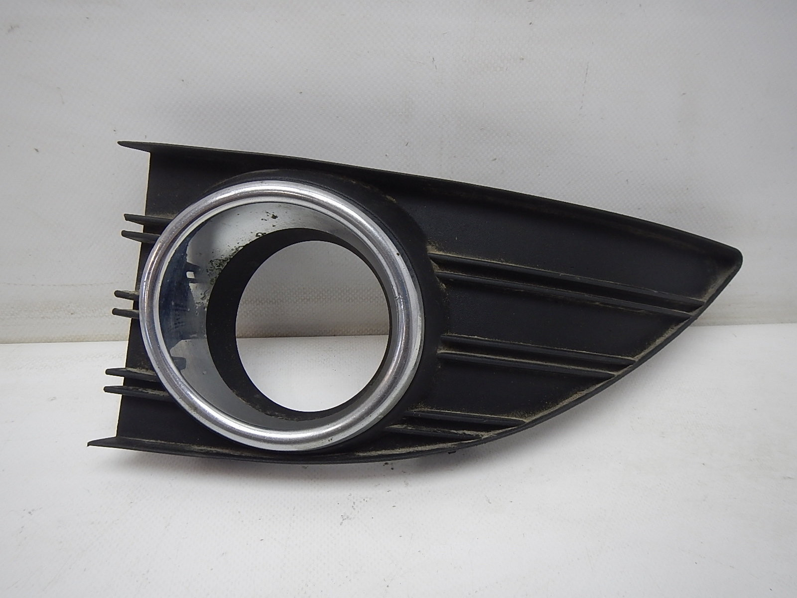 Решетка в бампер левая Renault Fluence 2010>