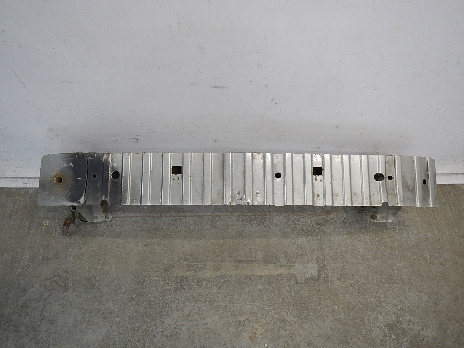 Усилитель переднего бампера Mazda 3 (BK) 2003-2009