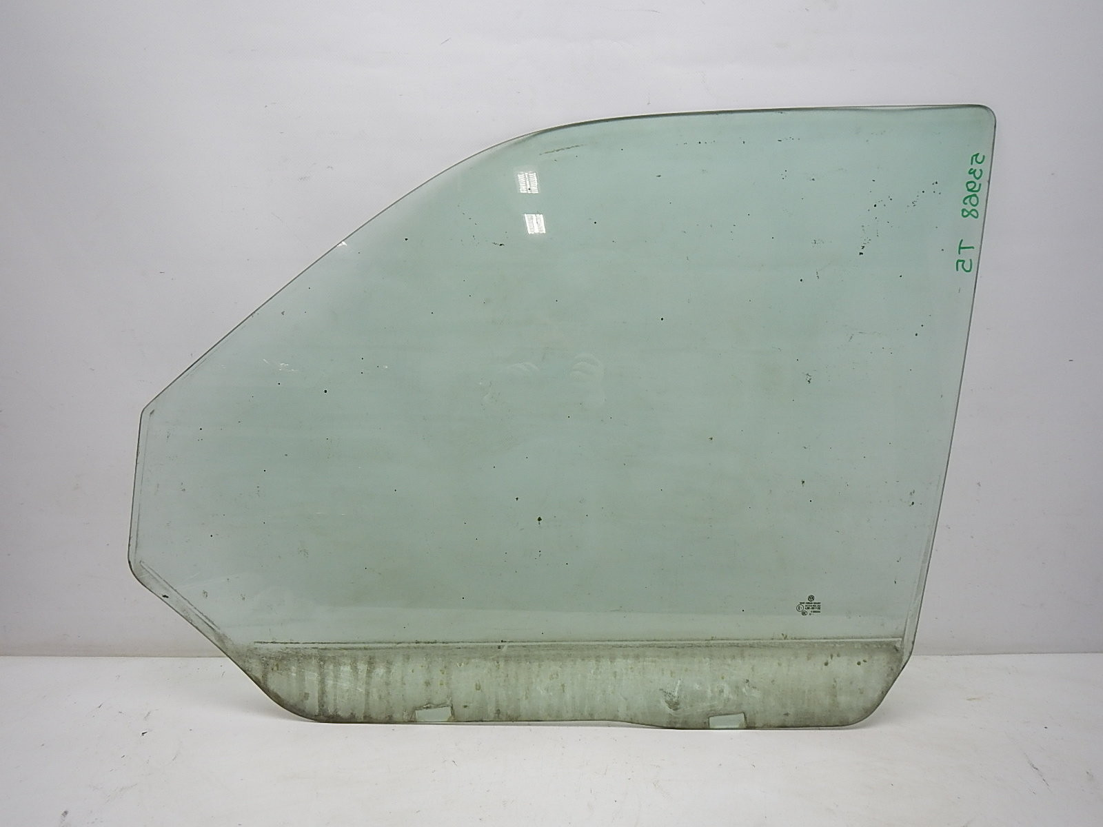 Стекло двери передней левой Volkswagen Transporter T5 2003-2015