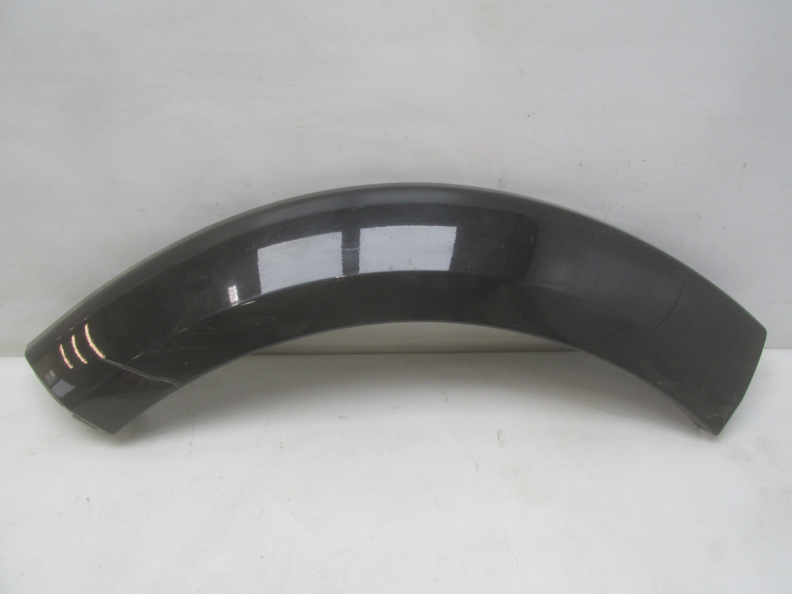 Накладка крыла заднего  правого Land Rover Discovery IV 2009>