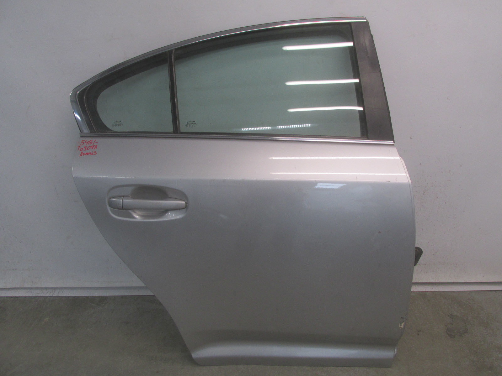 Дверь задняя правая Toyota Avensis 2009>