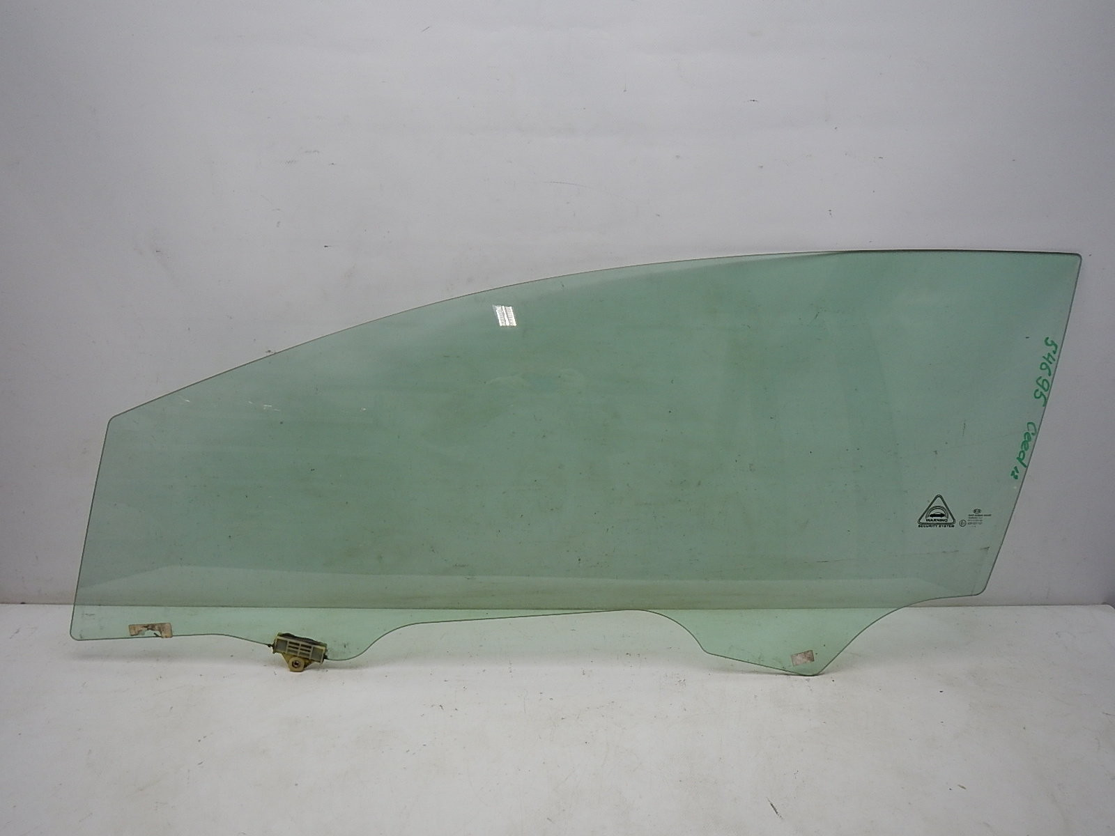 Стекло двери передней левой Kia Ceed 2012-2018