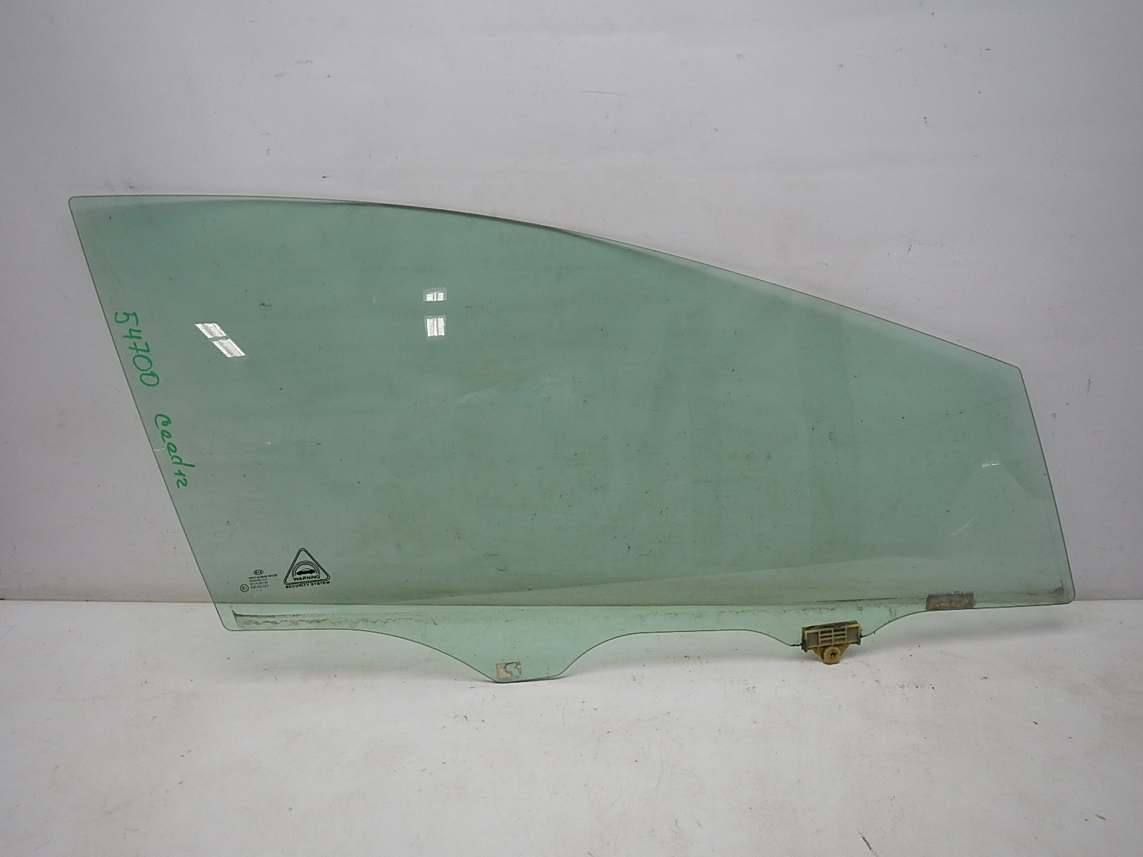 Стекло двери передней правой Kia Ceed 2012-2018