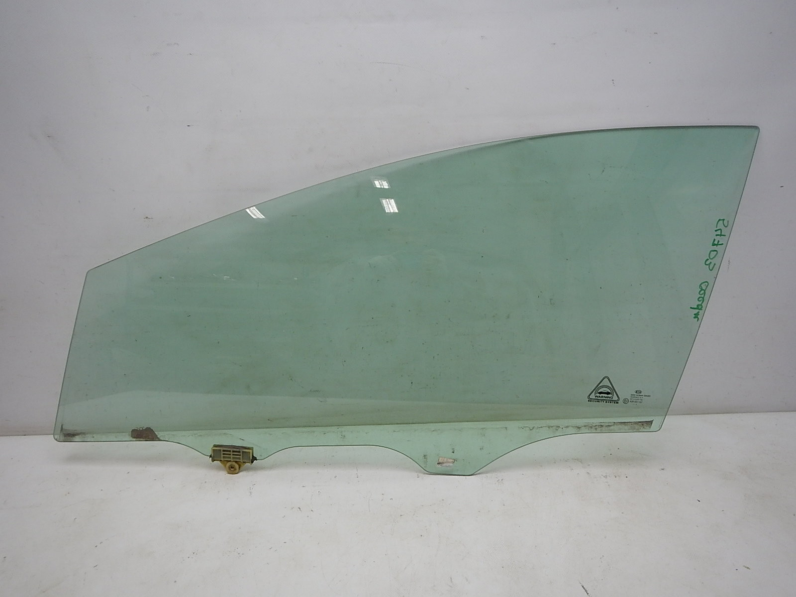 Стекло двери передней левой Kia Ceed 2012-2018