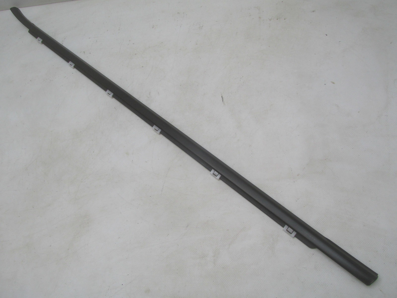 Молдинг двери передней левой Kia Ceed 2012-2018