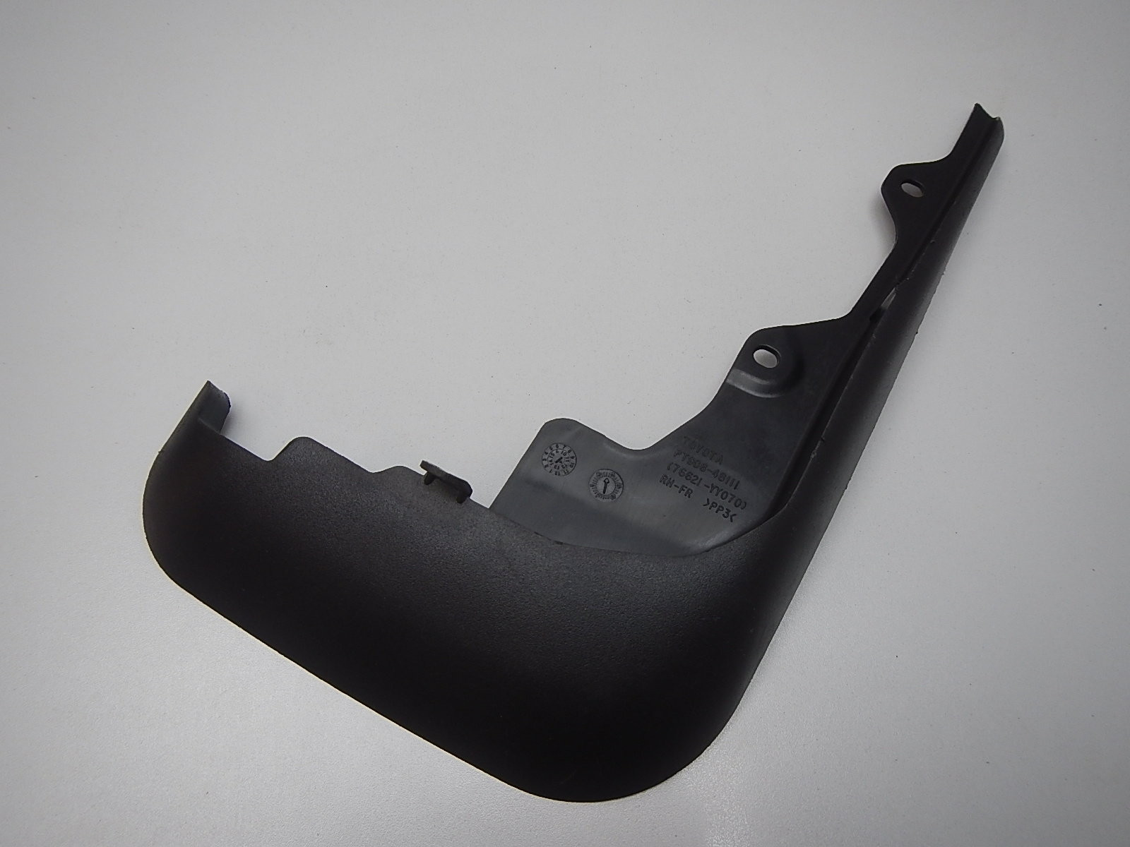 Брызговик передний правый Toyota Highlander II 2007-2013