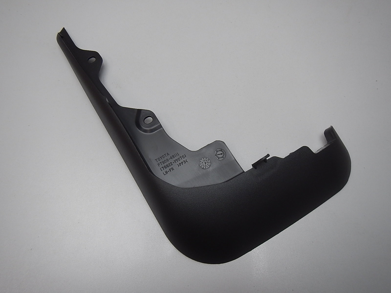 Брызговик передний левый Toyota Highlander II 2007-2013