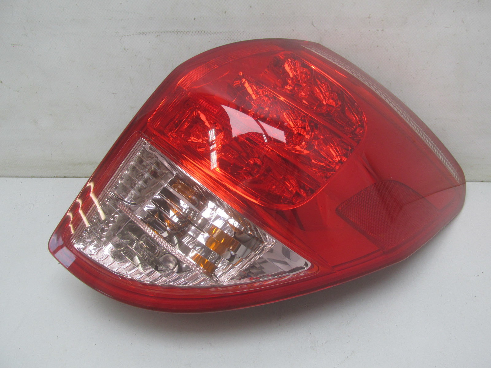 Фонарь задний правый Toyota RAV 4 2006-2013