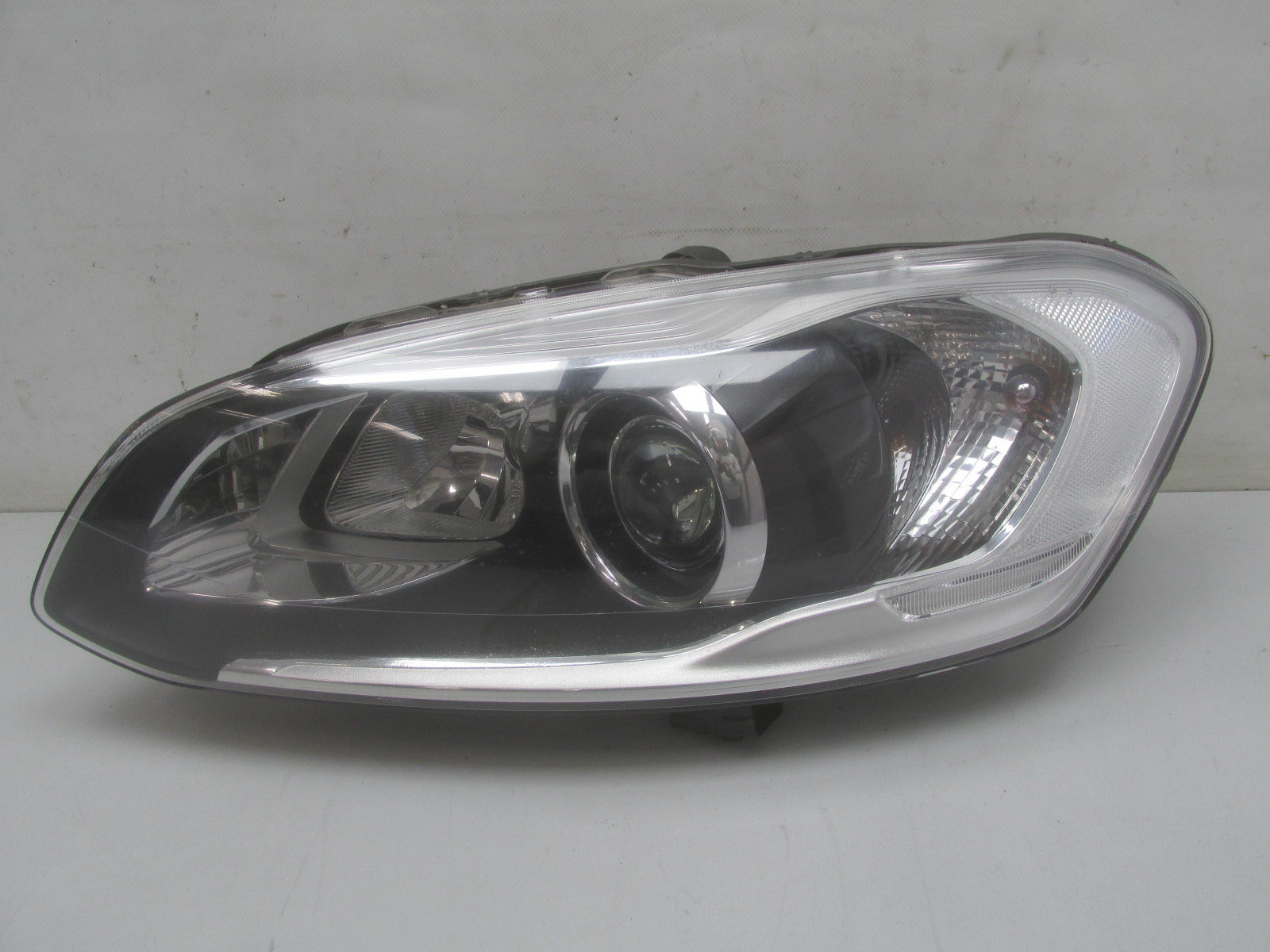 Фара левая Volvo XC60 2008-2017