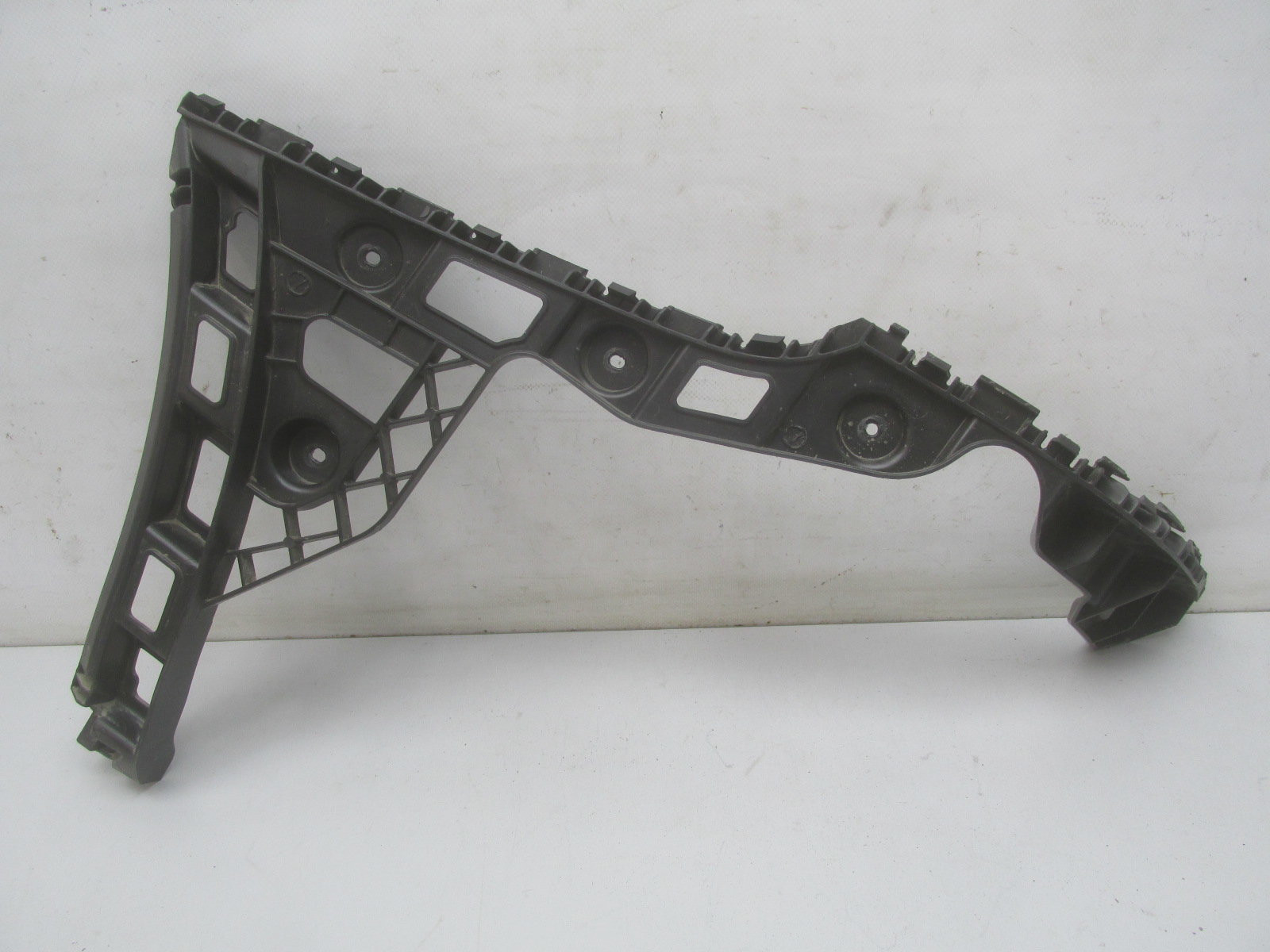 Направляющая заднего бампера Volkswagen Polo Sedan 2011-2020