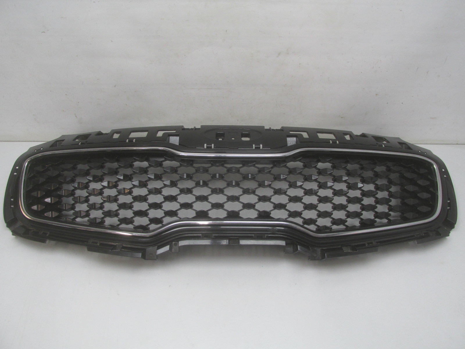 Решетка радиатора Kia Sportage 2015>