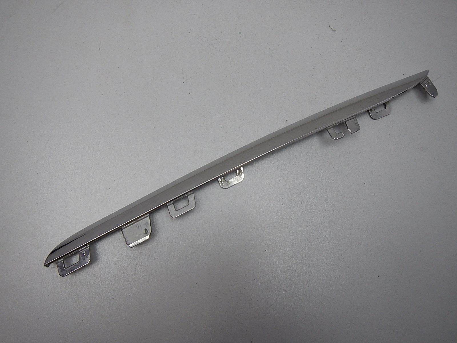 Молдинг решетки радиатора Mercedes-Benz C-Klasse W205 2013>