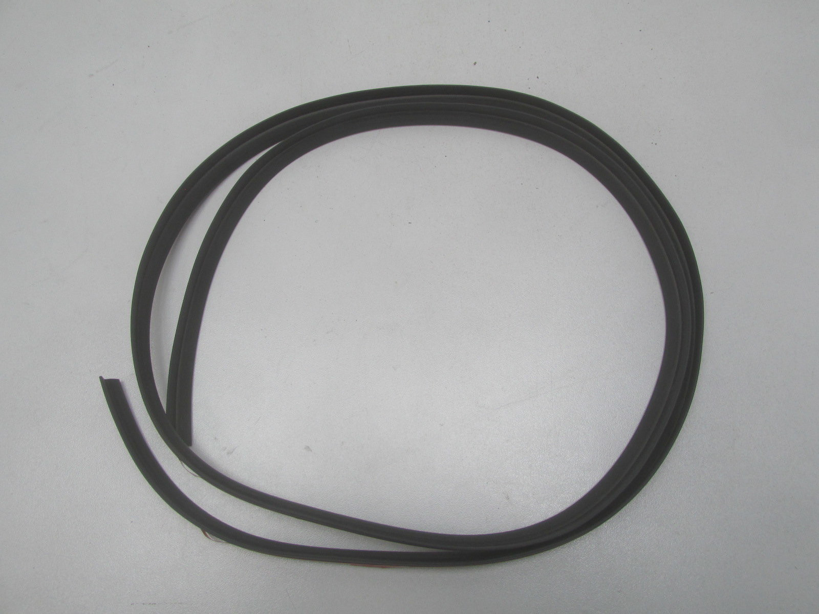 Молдинг заднего стекла Toyota RAV 4 2013-2019