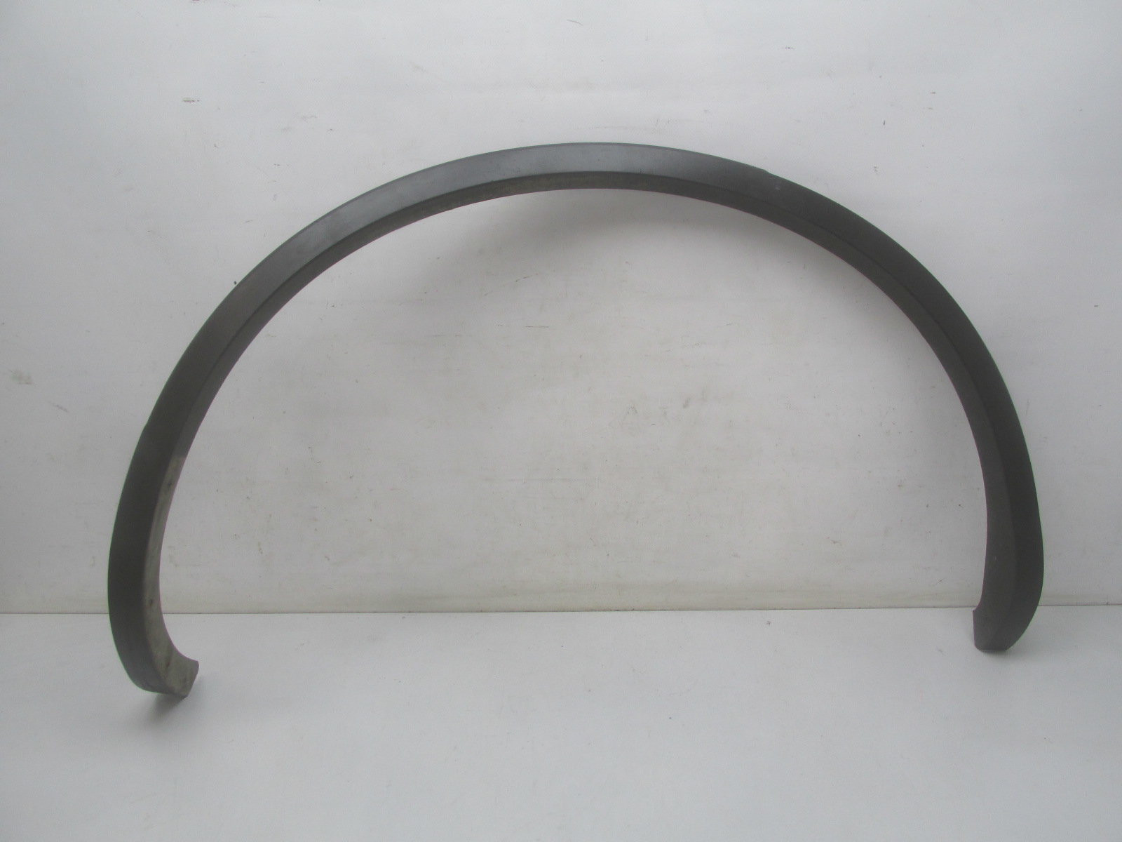 Накладка крыла заднего  правого Volkswagen Touareg 2010>