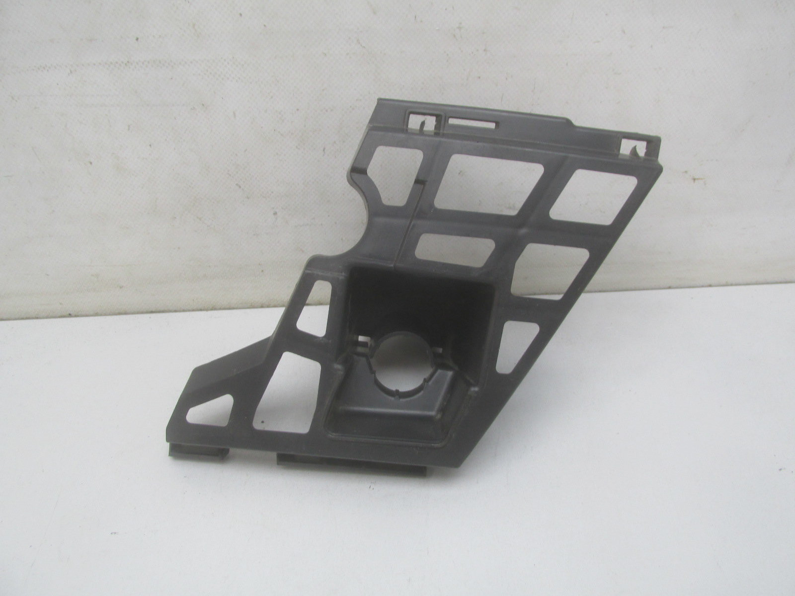 Кронштейн переднего бампера Skoda Yeti 2009-2018