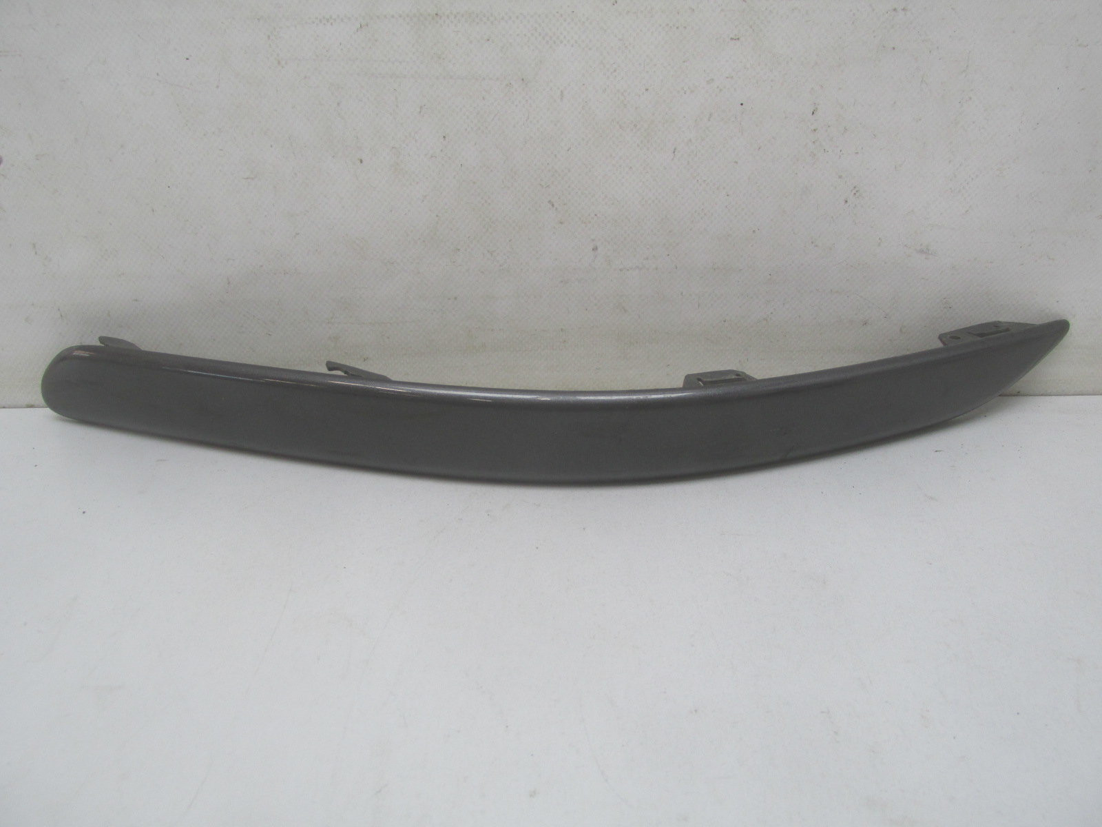 Накладка переднего бампера Toyota Avensis II 2003-2008