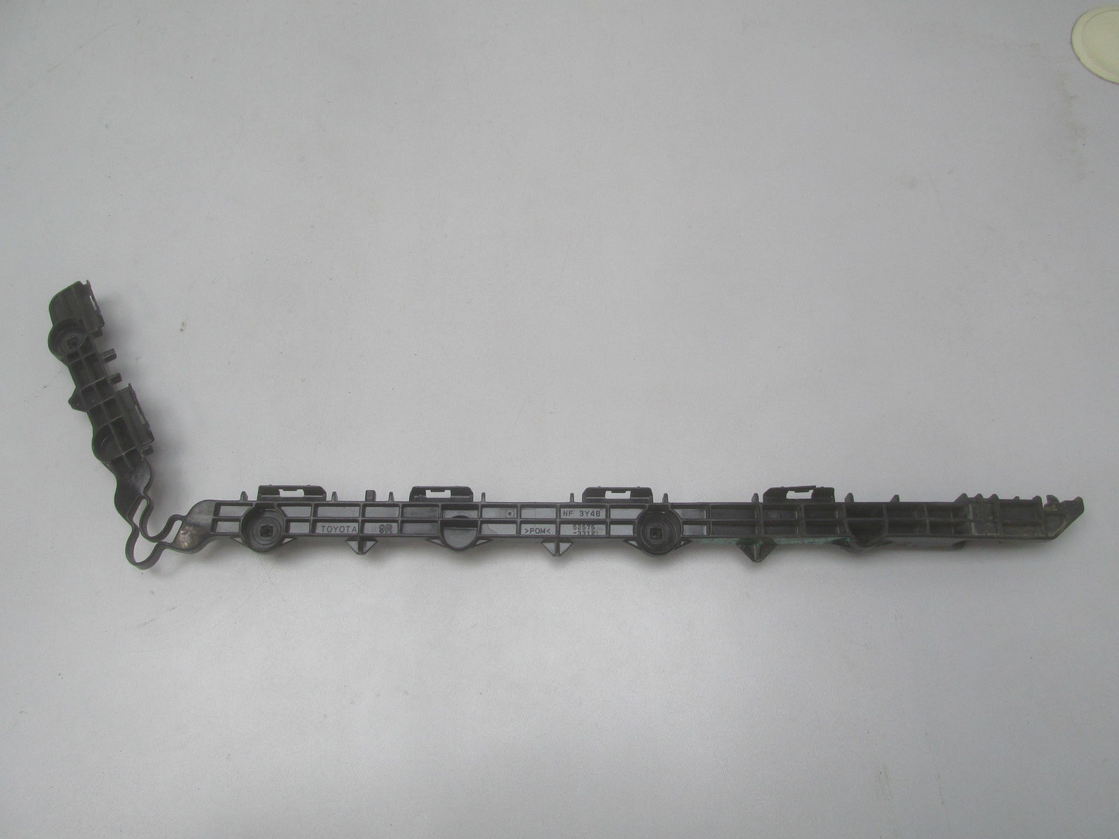 Направляющая заднего бампера Toyota Camry V50 2011-2018