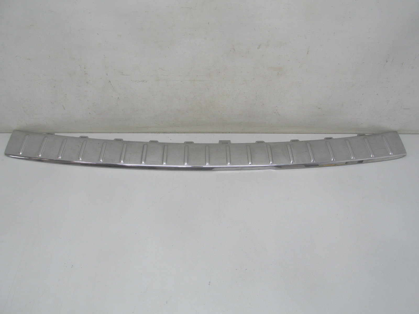 Накладка заднего бампера Volkswagen Touareg 2010>