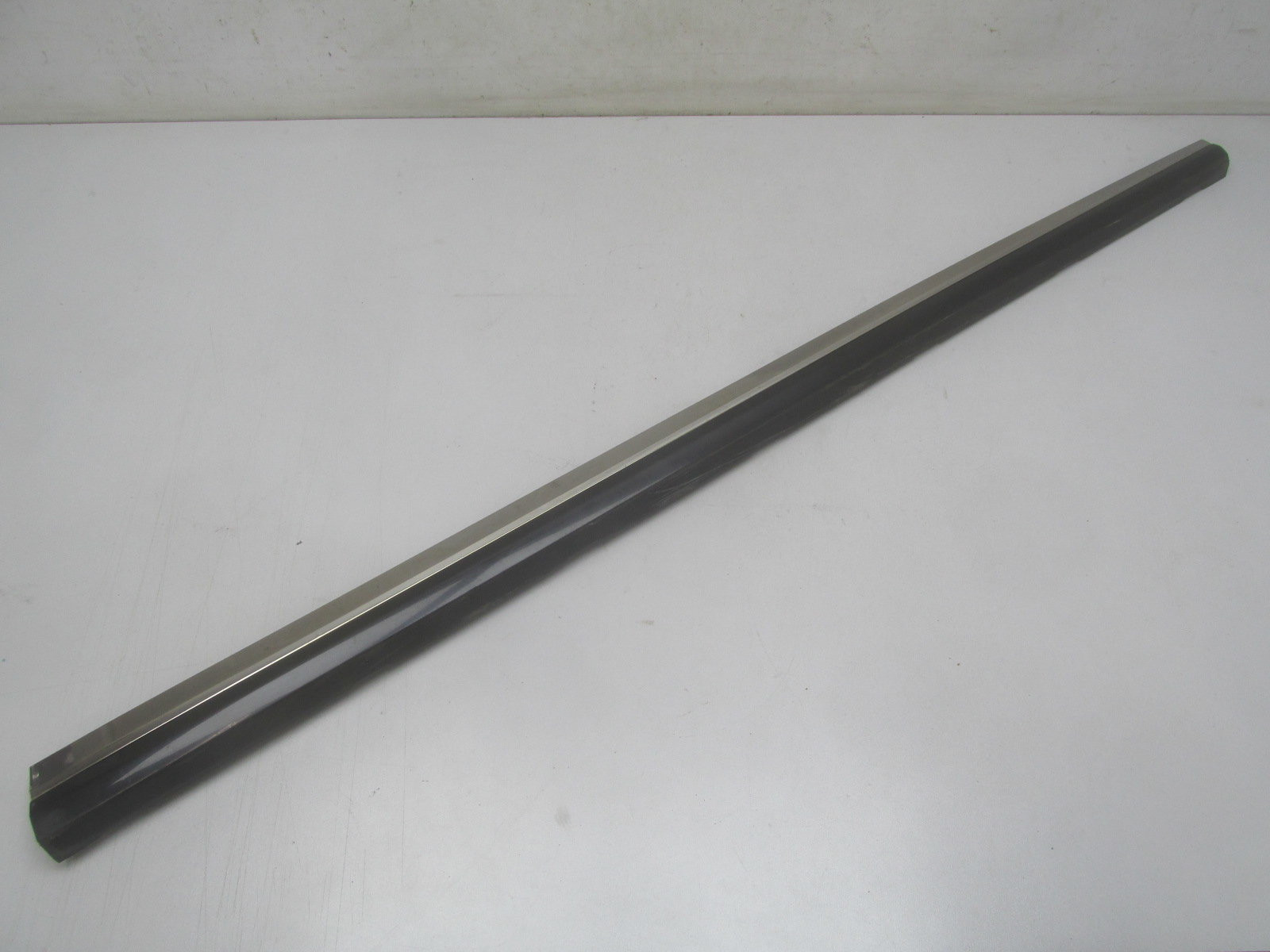 Молдинг двери передней правой Lexus LS 2006>