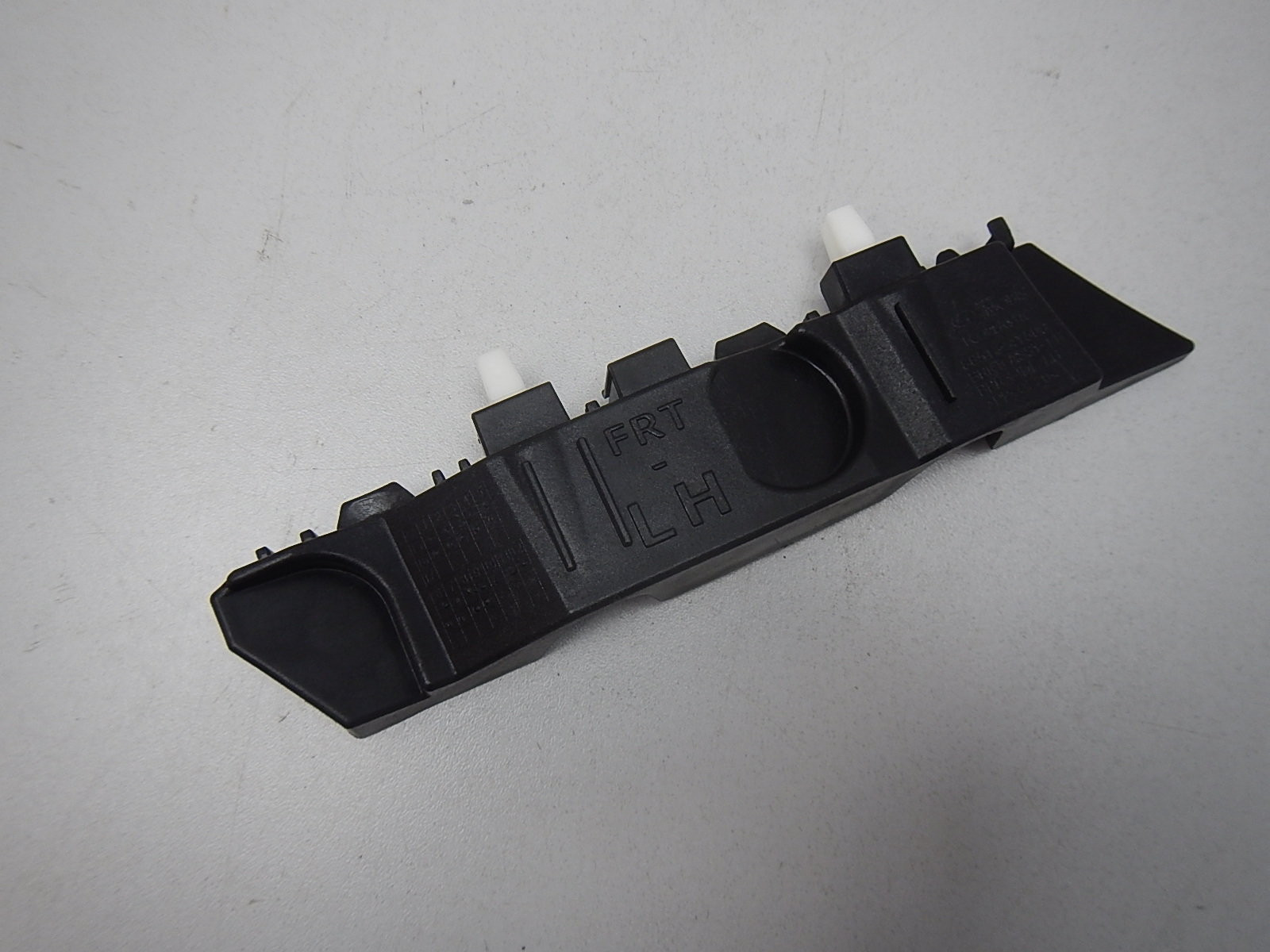 Направляющая переднего бампера Kia Rio 2011>