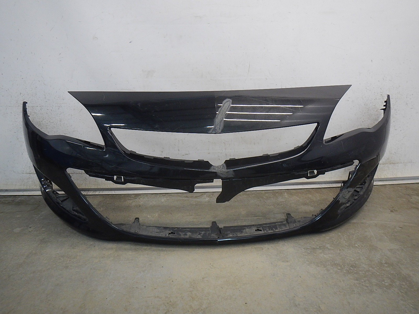 Бампер передний Opel Astra J 2010>