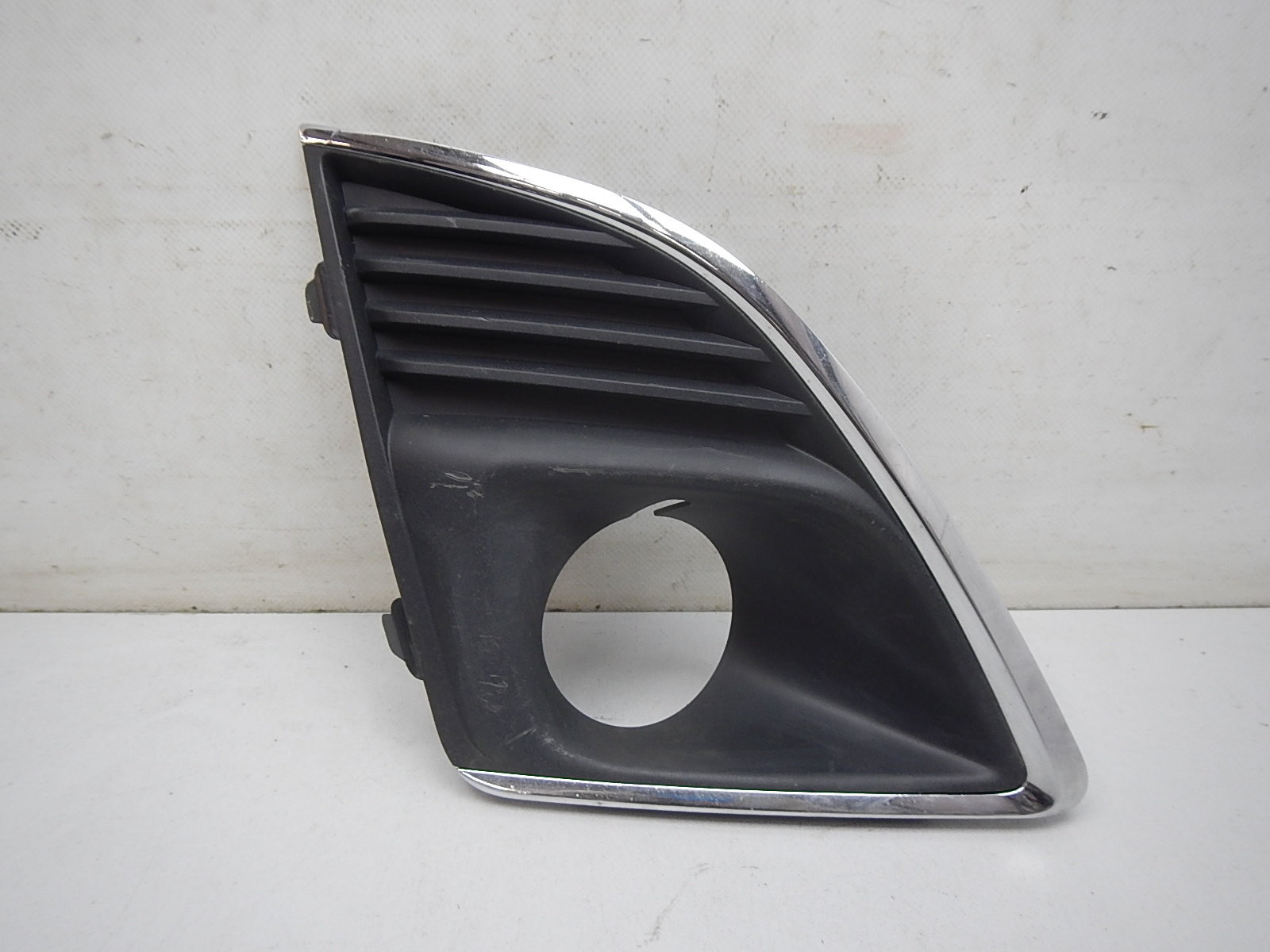 Решетка в бампер правая Chevrolet Cruze 2009>