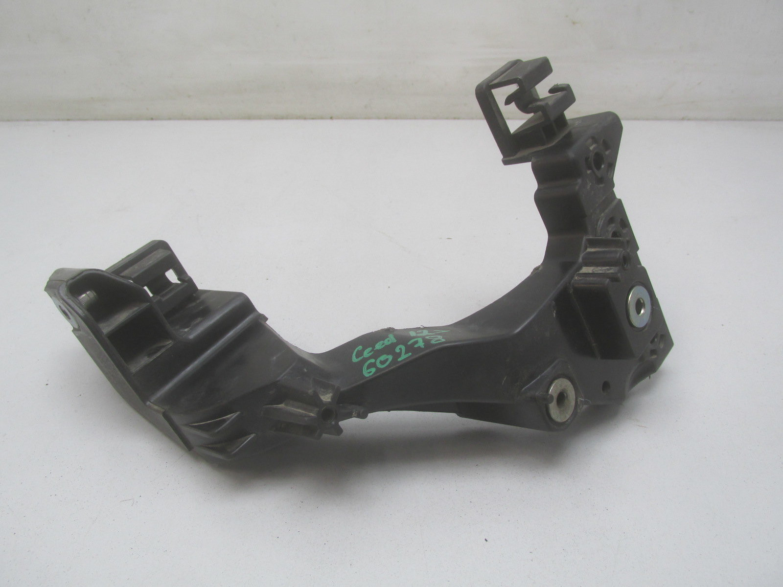 Кронштейн фары правой Kia Ceed 2012-2018