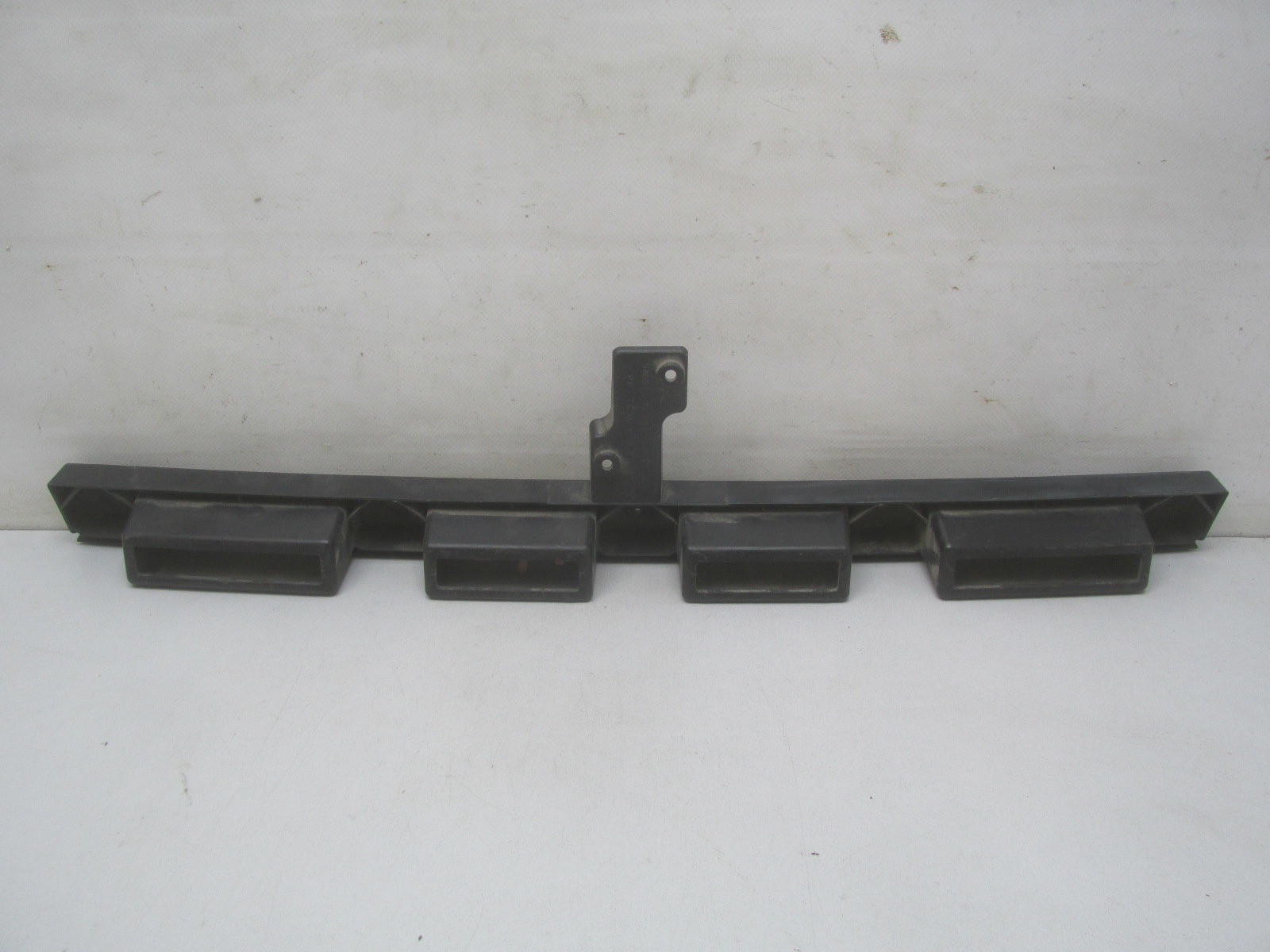 Направляющая заднего бампера Ford Focus II 2005-2008