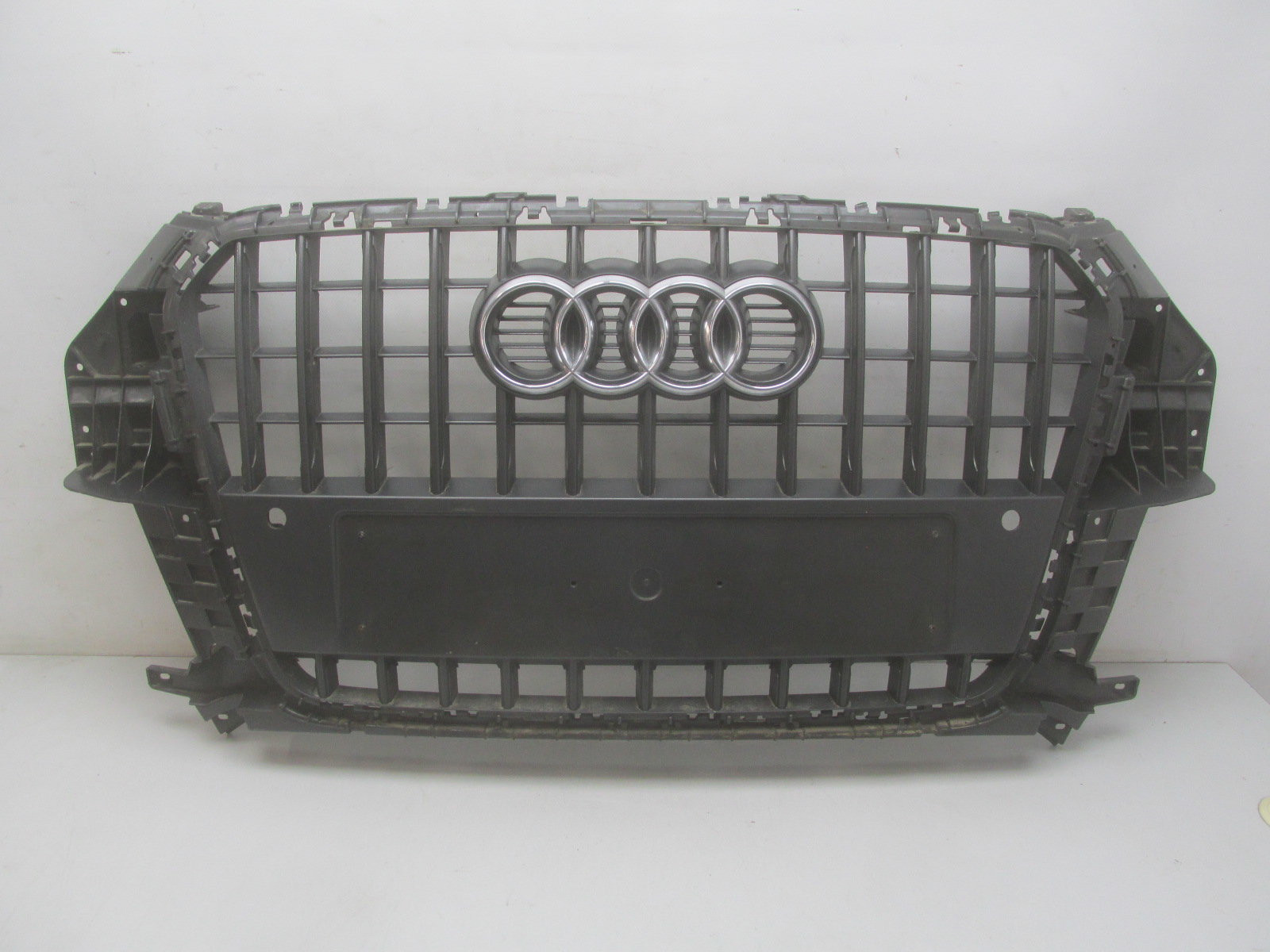 Решетка радиатора Audi Q3 2012-2018