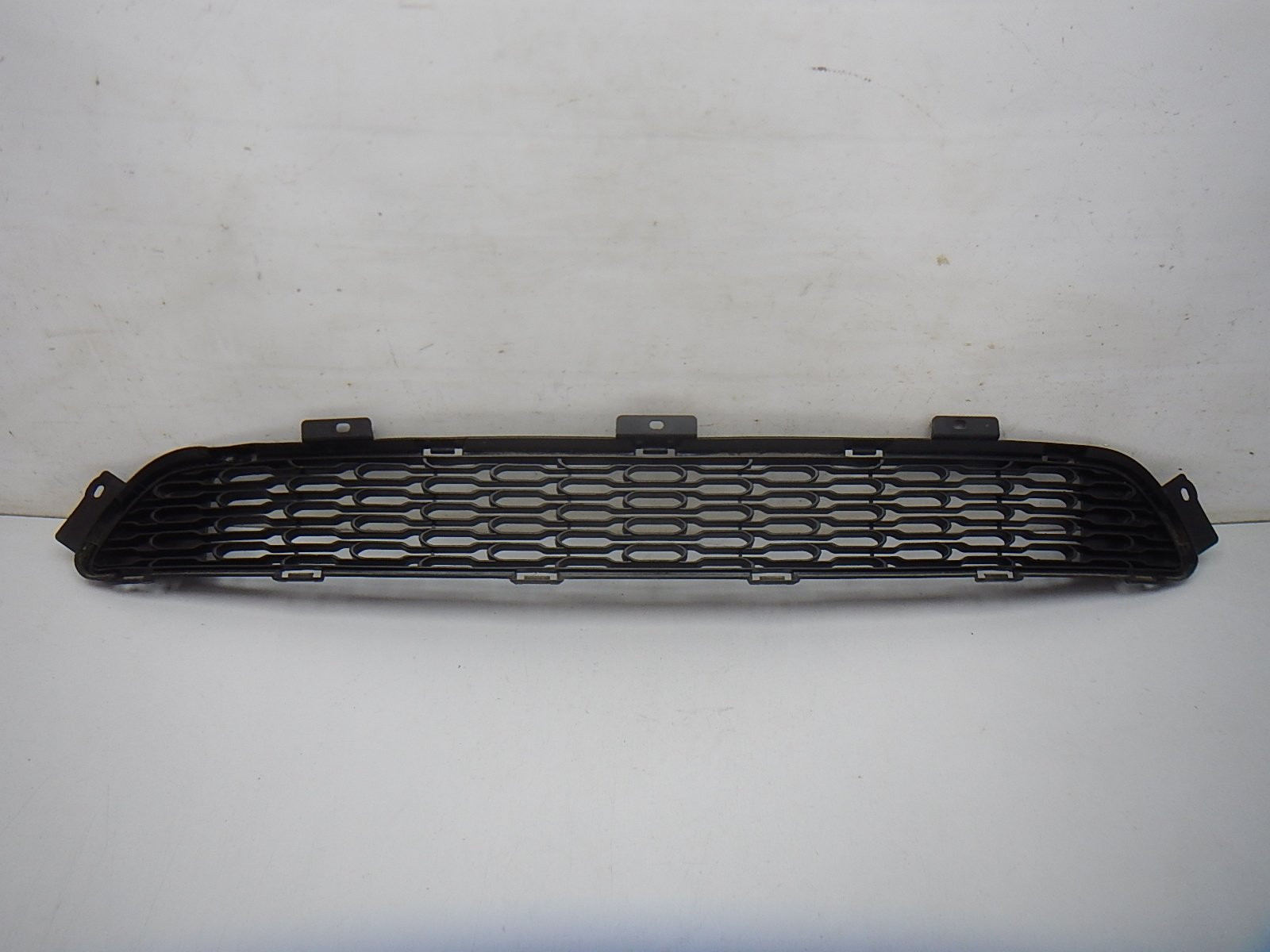 Решетка в бампер центральная Kia Sorento 2009>