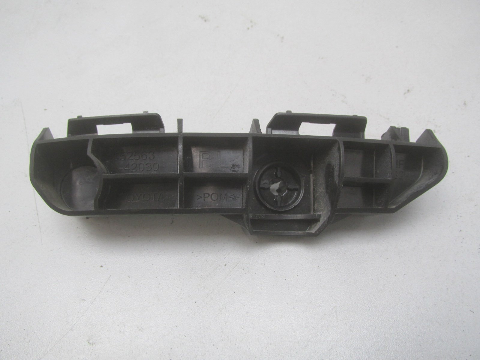 Направляющая заднего бампера Toyota RAV 4 2013-2019