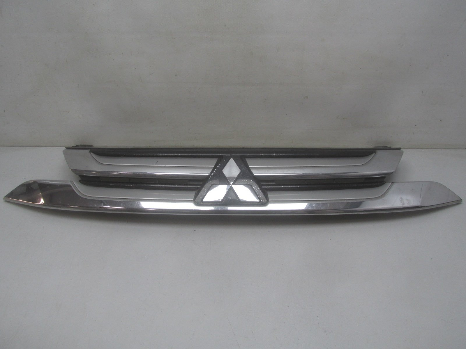 Решетка радиатора Mitsubishi Outlander 2012>