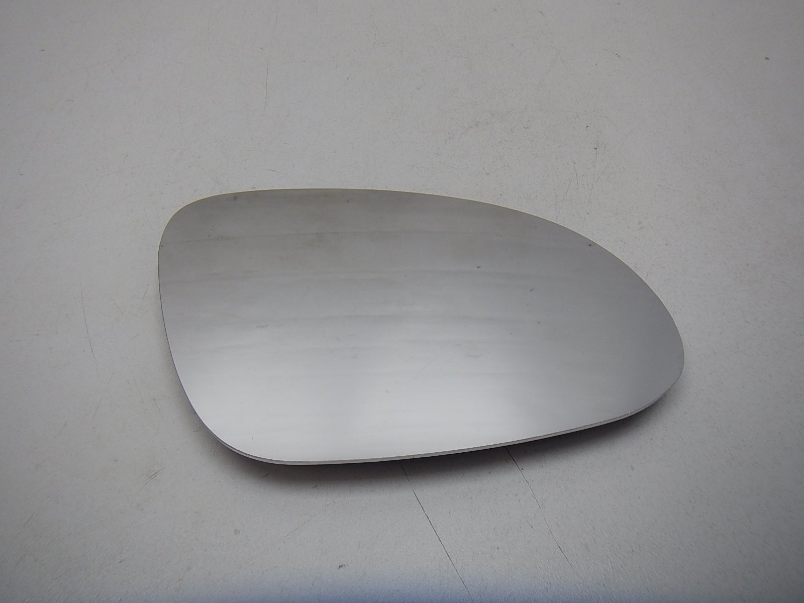 Стекло зеркала правого Volkswagen Golf V 2004-2009