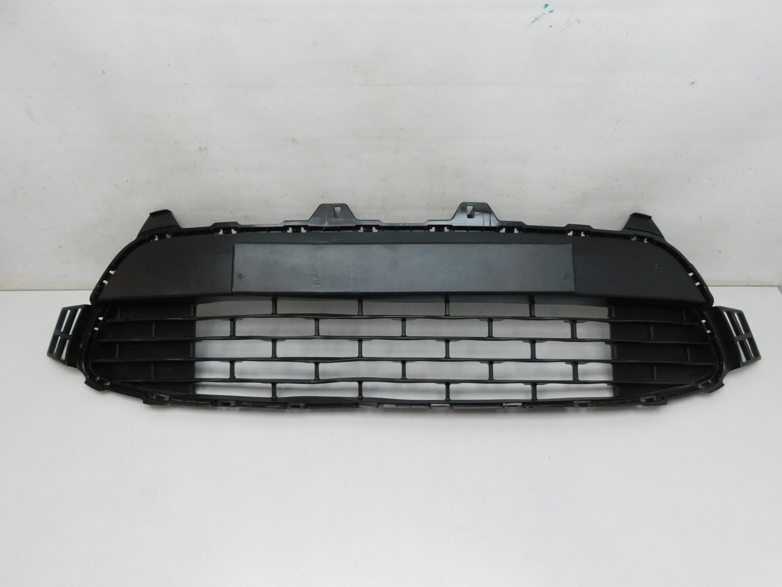 Решетка в бампер центральная Kia Rio 2017>