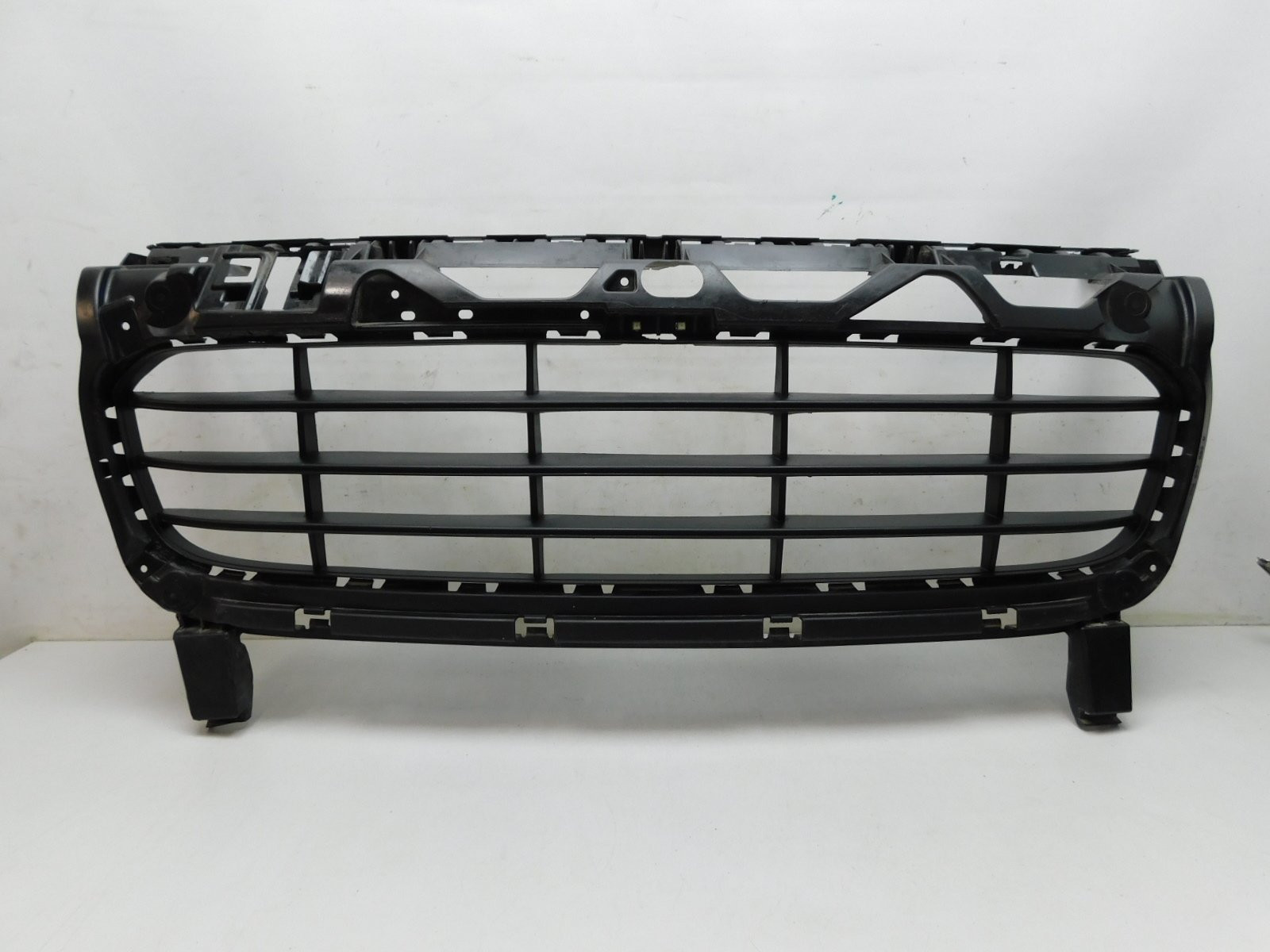 Решетка в бампер центральная Porsche Cayenne 2010-2017